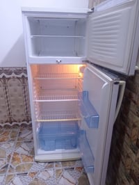 ثلاجه • نظيفه • حجم كبير