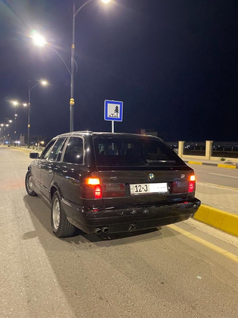 السلام عليكم بي ام ستيشن مديل1993 كير توماتيك محرك ٥٢٥ كبس داخل لونين رصاصي وابيض تنته سلايت قطعتين وايرمنيه كلها شغاله سياره صبغ عام للجماليه بدون ضربه محرك وكير شرط وشرط الوكاله والتحويل السعر ٥٥ وبيها مجال مكلف ب نشر للاستفسار اكثر *********** للاتصال *********** واتساب
