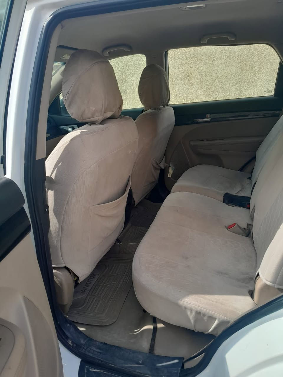 السلام عليكم سورنتو 2011 بيها خمس قطع صبغ كول حزام السيارة رقم ديالى مشروع وطني بيها سونار صدر السياره تعبان محرك 4 سلندر 
سعرها 112 ورقة وبيها مجال 
للأستفسار ‬
***********‬
***********
