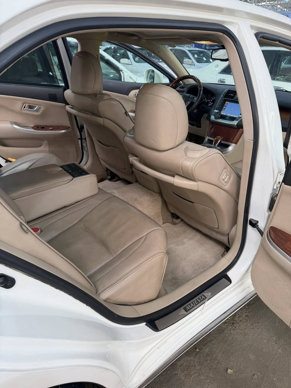 السلام عليكم
ماجستا 2011
كفاله عامه سيارة فول مواصفات 1/1
اربع بيبان شفط جنطه كهرباء سيارة جديده 
ثلاث قطع بردات
ثلاث قطع تبريد
16 سماعه وبعد مواصفاتها معروفه
السيارة مبايعات وكالة فقط
***********
