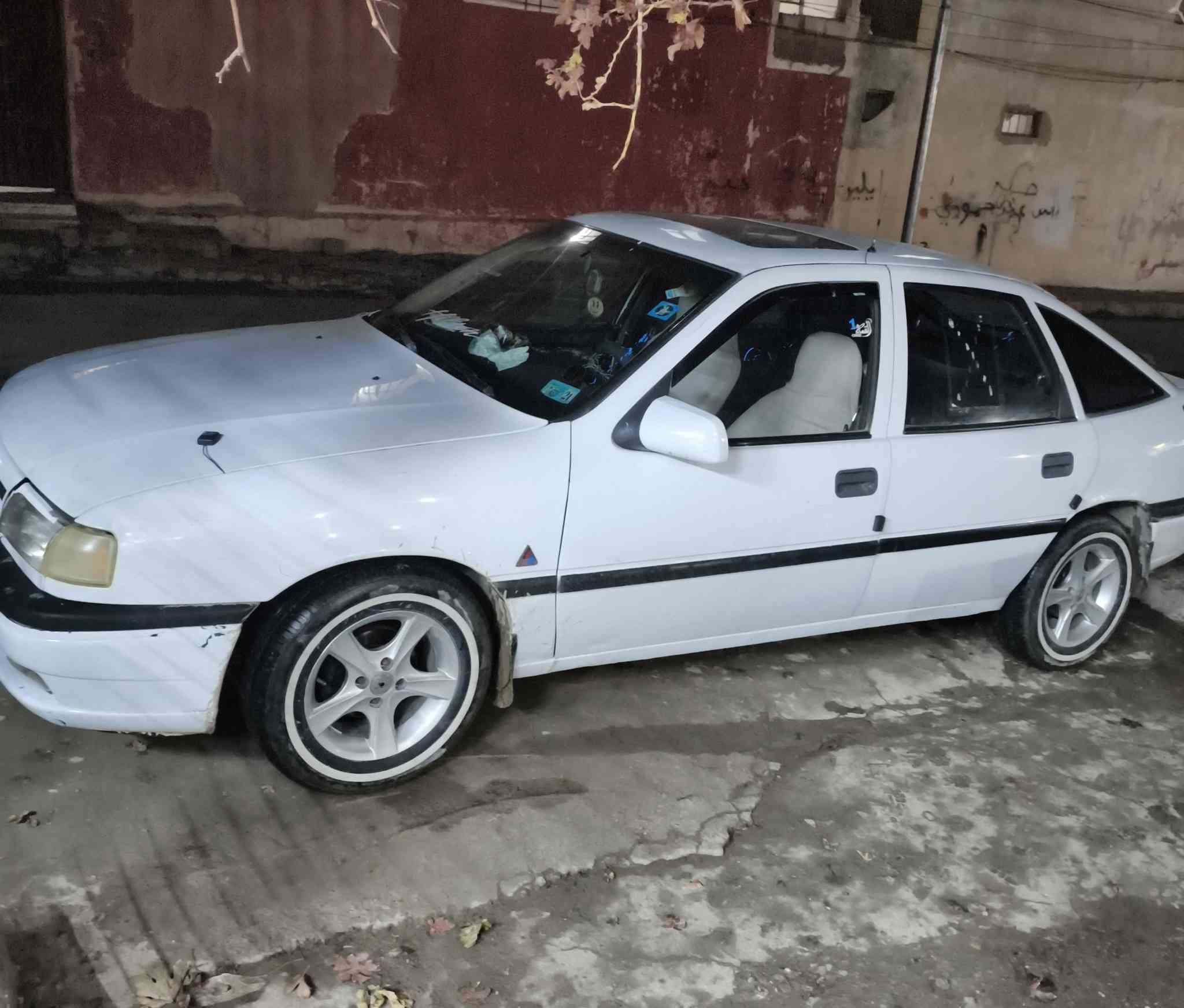 سيارة اوبل ڤكتره
موديل 1992 محدثة لل 1995 
بيها صرف
 مابيها صبغ 
غير الدوائر والدوسات 
رقم بغداد راعيها بالموصل 
شرط التحويل سيارة حلوه ومرتبة
السعر 43 
رقم الموبايل : ***********
