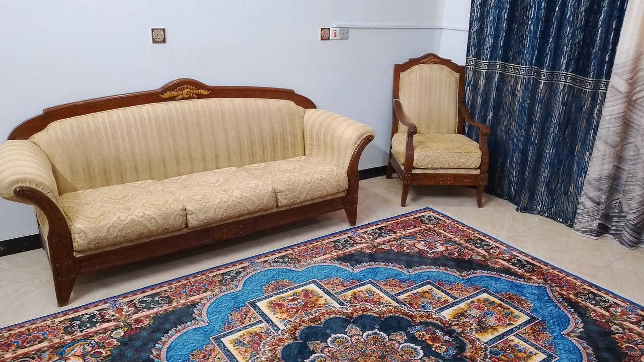 تخم مرتب ونضيف سعر السعر300 الف مكاني البلديات شارع المصرف ***********
