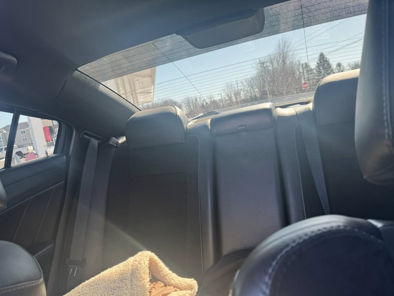 السلام عليكم ورحمة وبركاتو جارجر للبيع وارد أمريكي السيارة جديدة كلش السيارة جايبها من امريكة للعراق ممرقمة انتة ترقمها ماشية 40 ألف بيهة صبغ بل جاملغ المامي اليم السايق فتحت سقف السيارة صالصنتين السيارة  لسعر20الف   
مكاني بغداد القادسية يم ملعب التاتان 
للمراسلة ماسنجر أو 
7800859444 مراسلة واتساب أو ماسنجر فقط 
على الرصيد لاايتوفر وشكراًالسيارة جيتي فول
