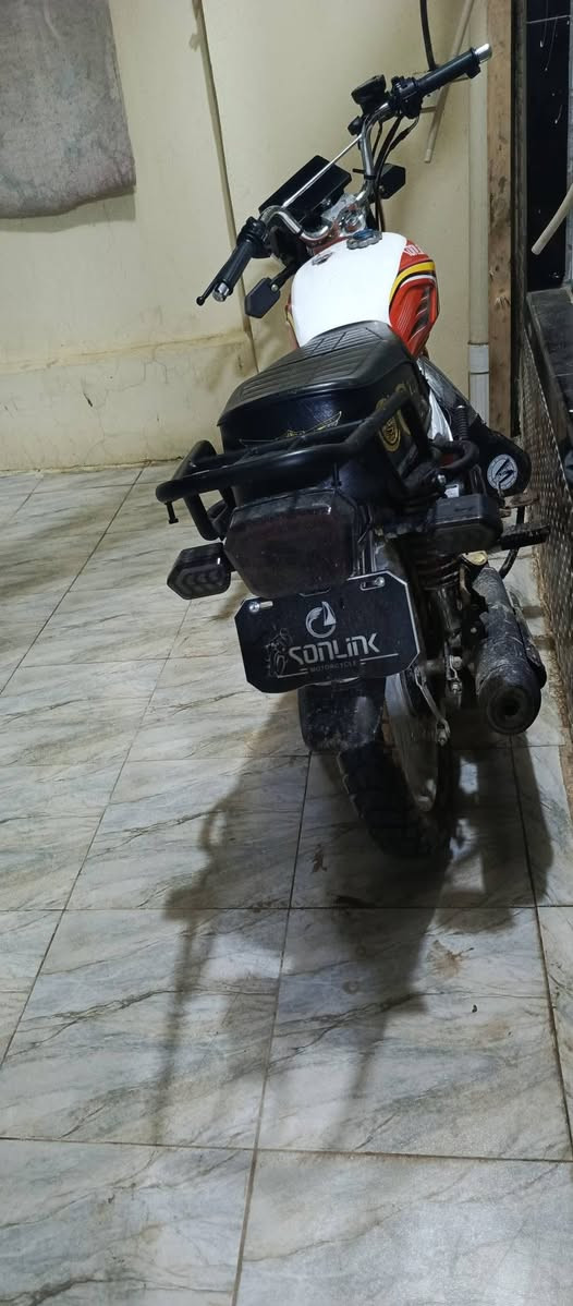 السلام عليكم دراجه للبيع سيفان سونك 25 برتقالي اللون لون المحرك اسود ضاغطه وزنجيل  المحرك 200  جديد مصالئ شهر من مستخدم  شاشه لمس + التشغيل عن بعد العنوان بعقوبة الهويدر السعر خاص ادخل ودال ***********
