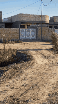 التفاصيل
بيت لبيع قرب مجمع حسين جياد  الشارع السابع  طابو زراعي سند ٢٥  مساحة ٤١٥م

غرفتين ٥*٥ 

صاله ١٠*٥ 

مطبخ ٦*٥ 

استقبال ١٠*٥ 

مجمع صحيات WC داخليه و خارجيه 

حديقتين داخل البيت 🏠 

ارضيه بورسلين  درجه اولى 

مطبخ سيراميك درجه اولى 

صحيات سيراميك 

تبليط كهرباء ماء مجاري مولد ذهبي شارع عرضه ١٥ متر

للاستفسار الاتصال على الرقم 

***********
