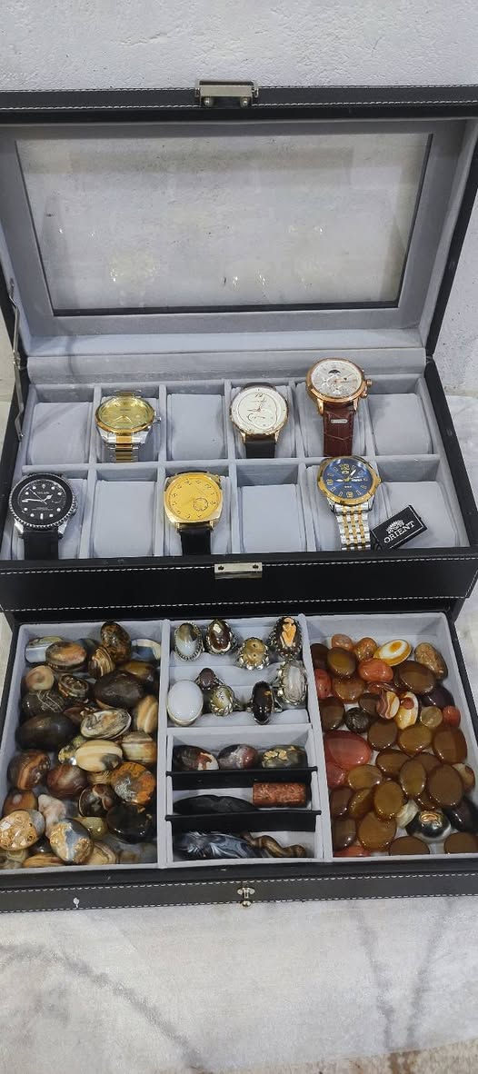 السلام عليكم .. شلعه ساعات جديد غير مستخدم ومحابس واحجار كريمه .. شلعه مزاد والله يرزق الجميع . @إشارة


**إذا كنت صاحب هذا الإعلان وتريد حذفه لأي سبب، رجاءا أرسل رسالة إلى الدعم الفني**