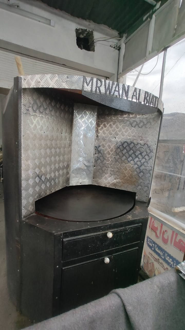 سلام عليكم 👋🏻
فرن للبيع عراقي شغل مروان البياتي 🔥🔥
كامل ملحقات 👍🏻
لـ ملحقات سله صمون + ميز تقطيع + ميز طوليات + عريانه لطوليات +مشعل وجدر + 30 طاولي+ عجانه عراقيه رقم واحد 💥✅
📍لـموقع : مـوصل حي فلسطين نهايه سايدين الـ 95 مدخل يارمجه الشماليه👌🏻💥💥 
موقع كلش حلوو ✅
ايجار المـحل 60 الـف 💸💸
الفرن صار شهرين من فتح يشتغل كيس ونص ويه الخبز العربي الشعير 🍞🍞
12 صمونه بـ 100 
الفرن بي  6 مشترگـين 🤲🏻🍞
السعـر 20 ورقه وبي مجال لـطيبين 😍😍
نريد موقع او غراض بگيفـك انت 🫵🏻
 رقم الهاتف : *********** وبي واتساب ✅💥💥💥
