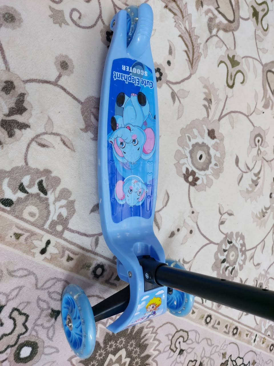 سكوتر SCOOTER ابو الانارة
السعر 15 الف شامل اجور التوصيل مكاني بغداد مشتل حي المعلمين 
***********
