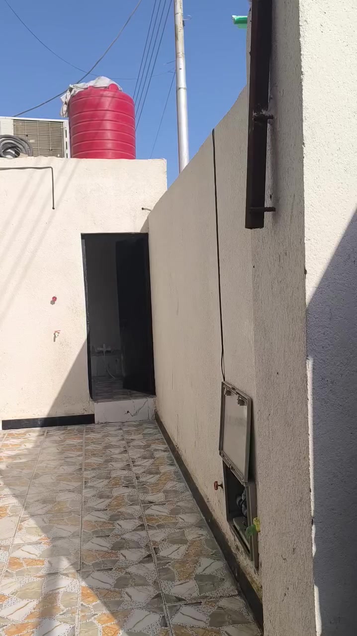 سلام عليكم بيت وقف سني المساحه 150متر السعر 65مليون وبي مجال لاستفسار ***********
