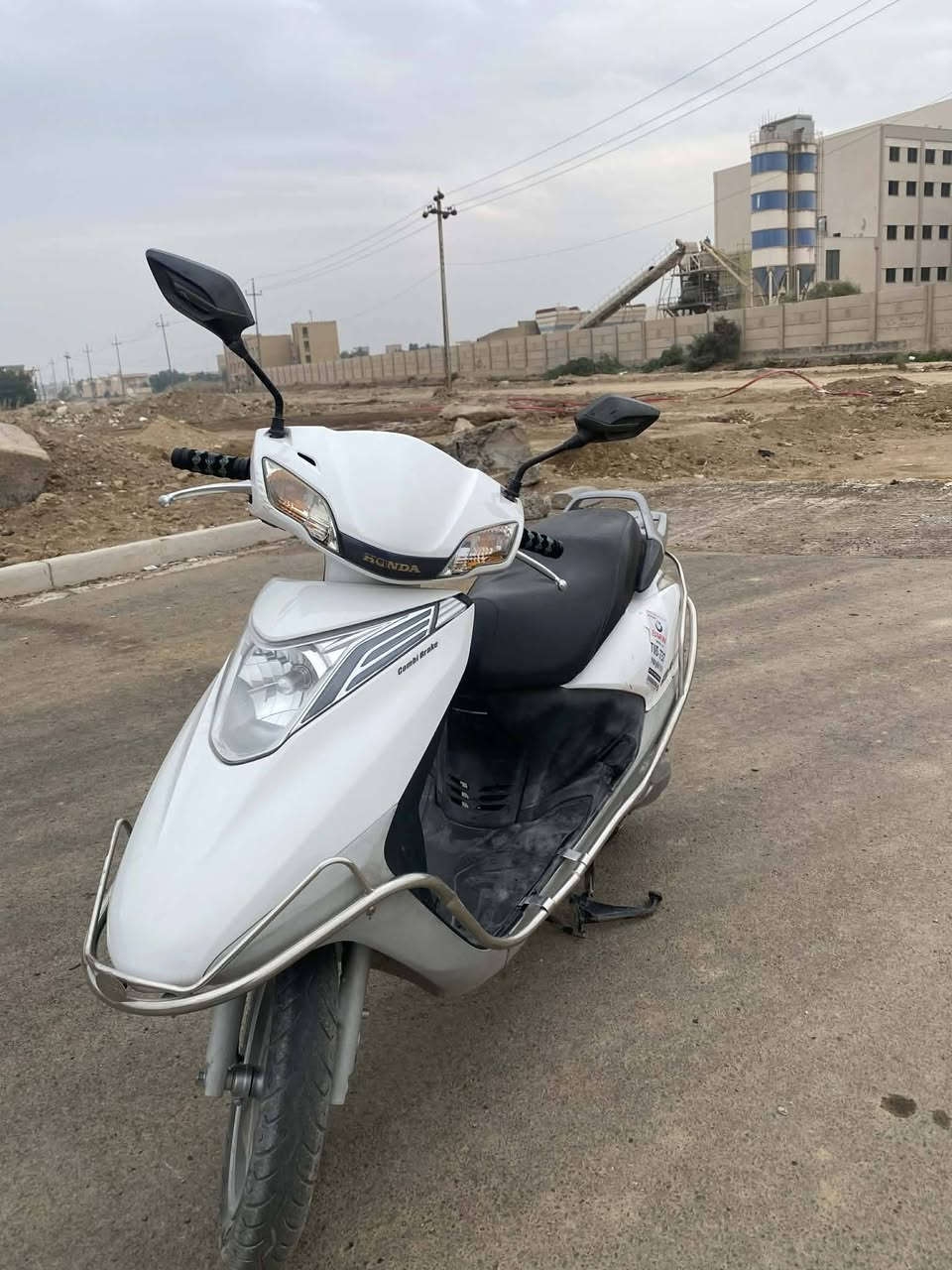 سلام عليكم دراجه سبيسي حديث تجي نوزل مديل  2016 مكفوله كفاله عامه دراجه ياباني ختم من كل مكان يكلي صيني بل خاص حظر كبل روح اسأل وتعالي دراجه محركه اقتصادي 110 SCR سرعه و شلعه سرعه دراجه 120 اي عطل بل دراجه مابيه دراجه صوته حيل ناعم ما بيه رجه او شي سعر الدراجه 950 الف وبيه مجال رقم اتصال (***********)

