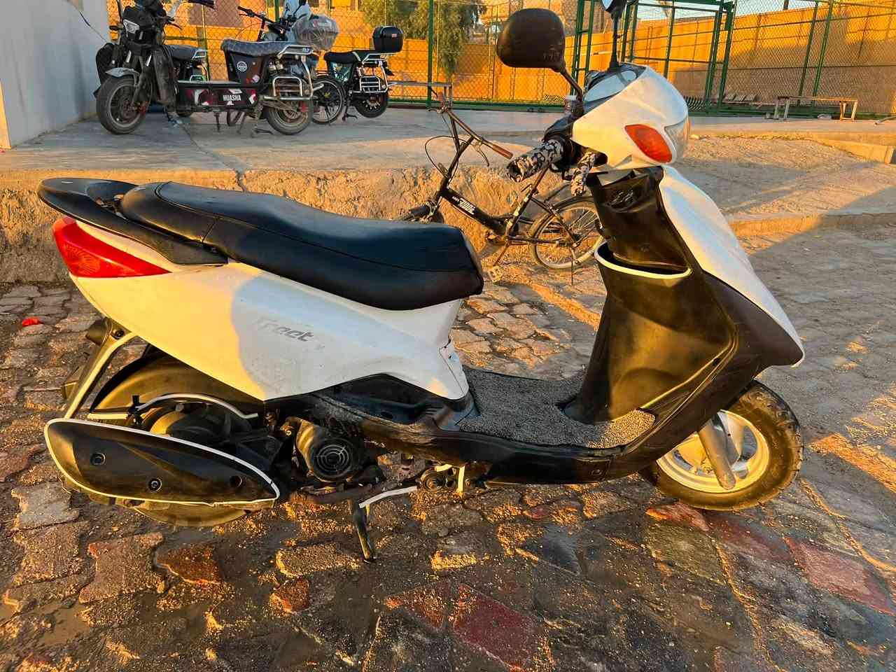 دراجة بريز موديل 2010 نوزل السعر 450 قفل العنوان حي المعلمين للتواصل على هذا الرقم ***********
