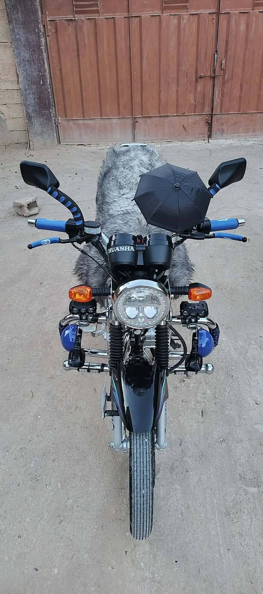 السلام عليكم دراجه هيوشو موديل 25 للبيع وصلت 1,050 عندك زود حياك الله سويتشات بصمات كلها كامله وشغاله نظافتها خير من الله *********** هذا رقم صاحبها
