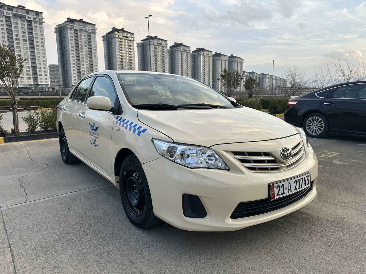 کرۆلا ٢٠١٢
سەنەوی تا ٢٠٣٠ تازەیە 
دوبارجەی بۆیاخە بئ ناوگرتن 
بەشەتی گیرو مەکینەو  هه موگیانی بەشەت 
مەکینە گەورە ١٨ هه موگیانی لەسەر دەقی شەریکە ماوە
***********
