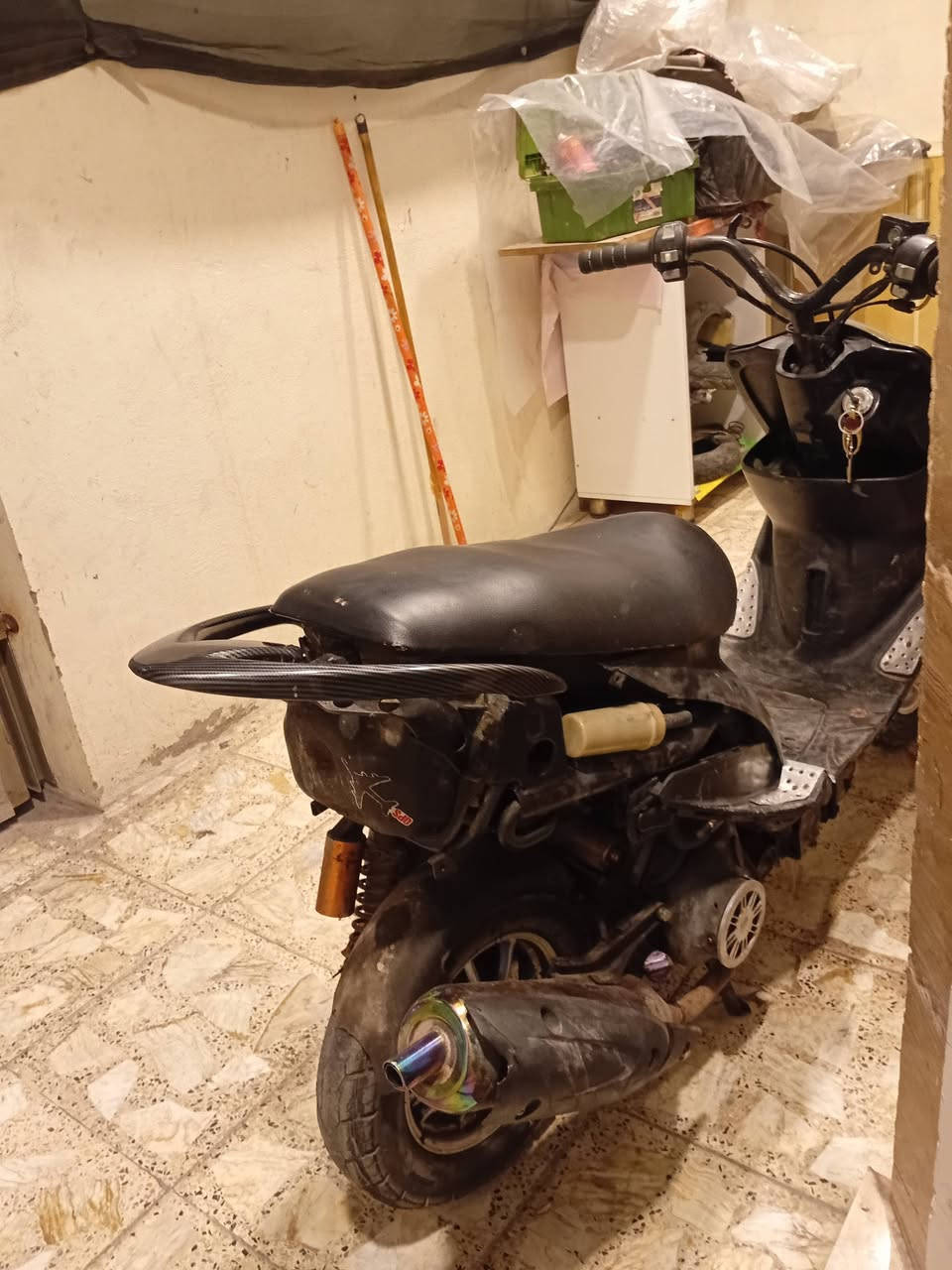 السلام عليكم دراجه ماكس عدله سعر 450
1- صدر rpm اصلي
2- وياله rpm اصلي 
3- شوته اربعه ام مسطر مو تجاريه
4- كلج خلفي رياضي ممار علمعده
5- دبل خلفي rpm اصلي
6- صالنصه رياضي اصليه
7- قبغ فلاوين وقطره 
8- سلف ابو ترجيه بلادي
دراجه 55 بيه بس نقص سلف لان مشدود بيه بلادي ميشغل وكابريتر تخمد بس تمشي هذا رقمي 
***********
