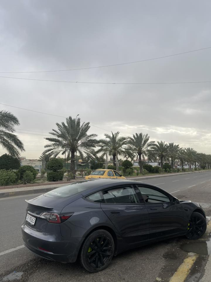 تسلا مودل ٣ تك ماطور ماشية ٤٢ الف اون لاين اخر تحديث السيارة بيها ٤ قطع تبديل نفس لون بدون صبغ بدون دواخل وبيها كلير ب جاملغ الخلفي اليسرة بدون ضربة 
السعر ١٤٠
***********
