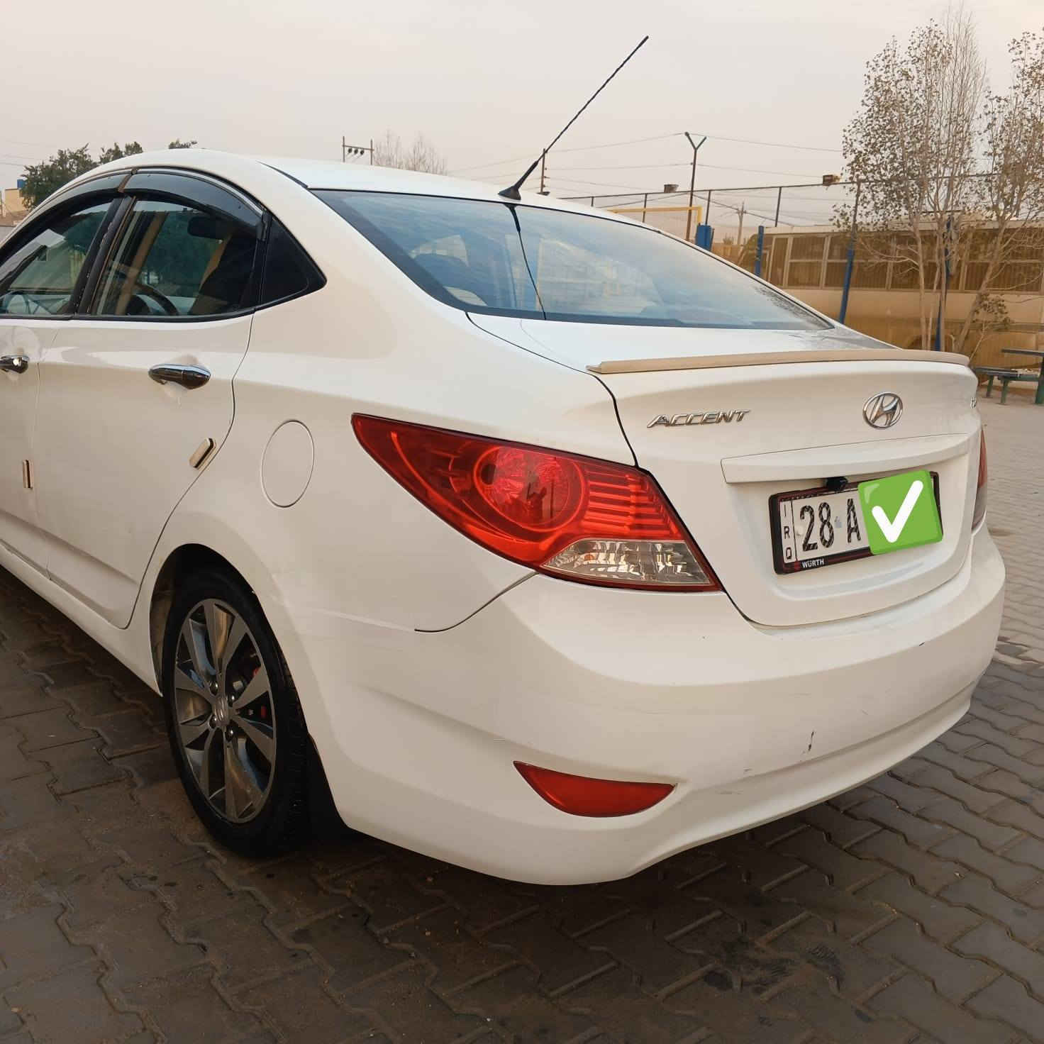 للبيع سيارة اكسنت موديل 2015 خليجي فول مواصفات فتحة سقف سلايد رؤوف تحكم ستيرن جهتين اشاير بالمري محرك 1600 دوش قطرتين  المرغوب ويل كروم رقمها نجف الجديد انكليزي سنوية ل 35 باسمي تحويل ثاني يوم مكان السيارة نجف السعر 112 سونارها مرفق مع الصور للإستفسار الاتصال على الرقم ***********
