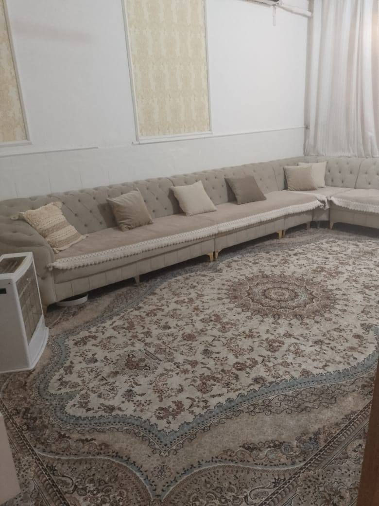 ياالله 
سلام عليكم 
البيت البيع مساحه ((100))متر 
البيت رقم وبي معامله كامله واصل التقيم
حي فنانين قرب مدرسه 
يحتوي على استقبال وصاله ومطبخ
 وغرفتين نوم ومنور وصحيات داخليه 
وصحيات خارجيه وساحه كبيره 
استفسار اتصل برقم((***********))
اخوكم ابو عراق .....
