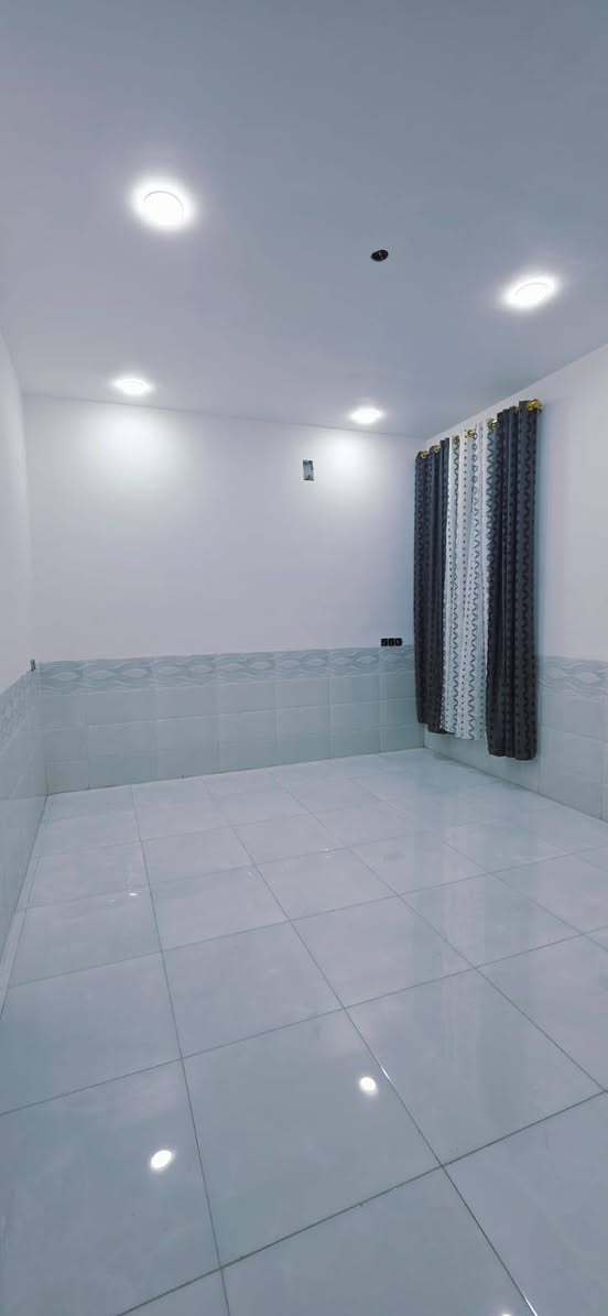 بسم الله إعلان بيت للبيع الرمادي ال٥كيلو قرب جامع حذيفة ابن اليمان البيت طابق واحد يحتوي الدار على ٢غرف نوم استقبال مطبخ حمام عدد ٣ بيتونه كبيره مع البيتونه حمام نوع البناء حجر سنه البناء ٢٠٢٦ البيت طابو صرف تحويل مباشر المساحه ٢٠٠متر شارع ١٠متر البيت جاهز من كلشي بس اجيب غراضك وتسكن كامل الخدمات مدارس دوائر صحيه اسواق بصفك أستفسار اكثر ***********
