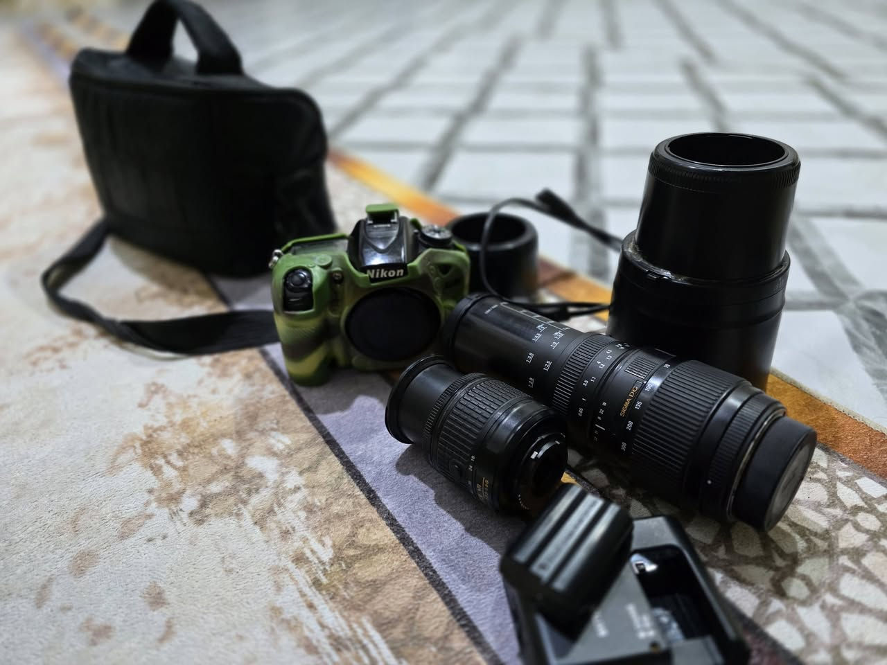 كاميرا للبيع نيكون 7100 دي مع كامل ملحقات
حزام ضهر 
بطارية + شاحنة 
زوم رياضي 300.70 
مع زوم 50.ملم
مع هود كبير وزغير
مع جلاتين
مع ناقل صور
بسعر مناسب 450 ألف
رقم الهاتف 
***********
موجود واتساب
