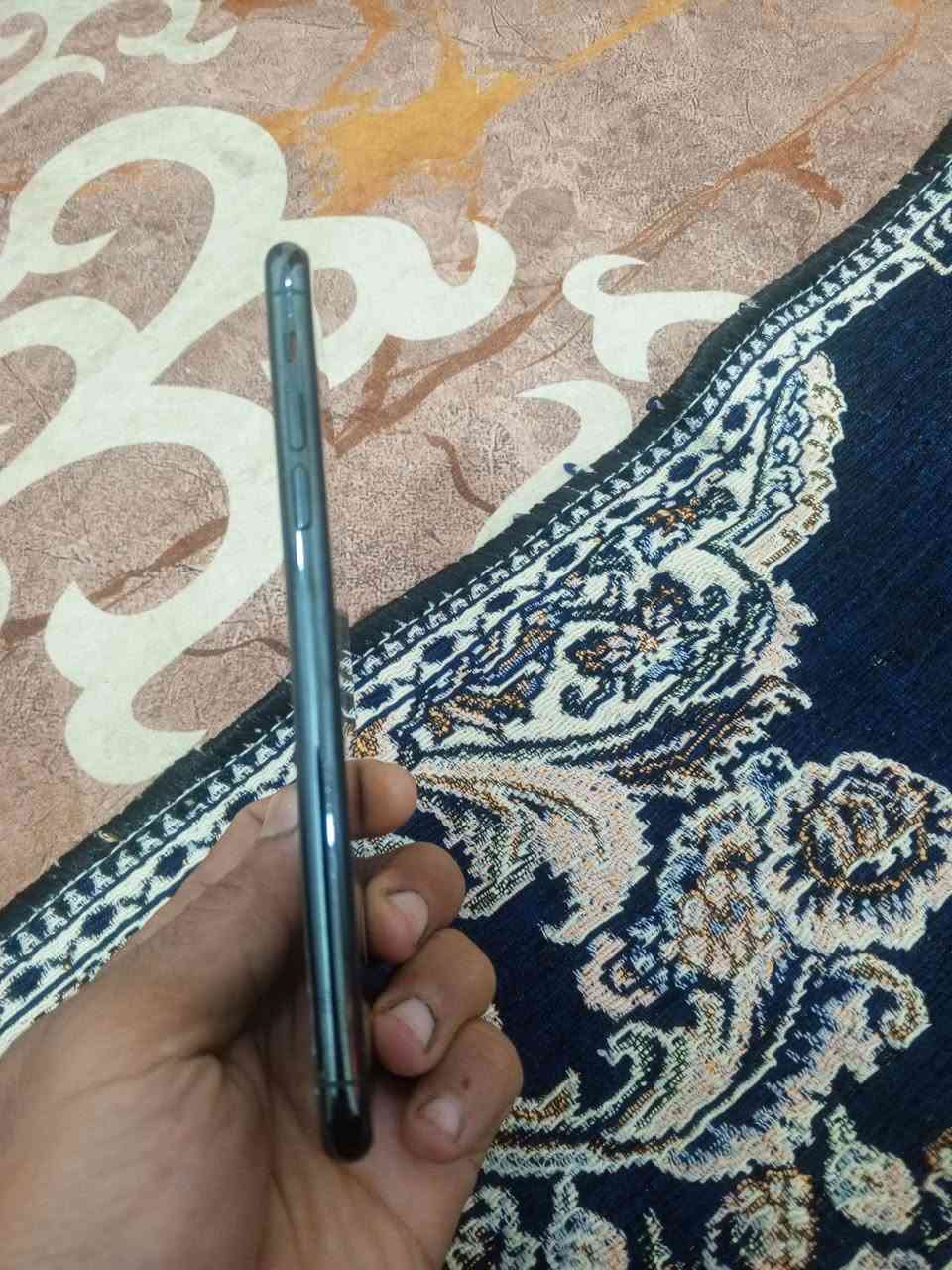 ايفون 11 برو ماكس امريكي
نظيف حيل كل شغال فقط فطر بل ظهر 
بطارية 88 وتر برو 
السعر 300
حله شارع 80
‏‪***********‬‏
