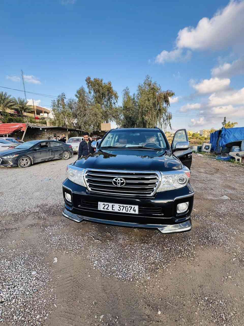 السلام عليكم لاندگروز 2013  / GXR V6

سيارة داخلها مشمشي 

راس البنيد فقط بي صبغ

***********
