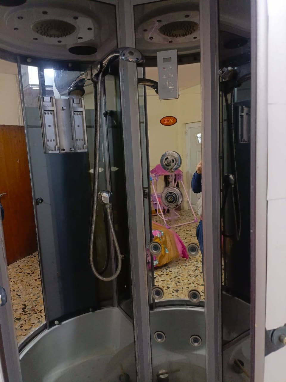 السلام عليكم جاكوزي للبيع نظيف مثل ما موضح بالصور  ب300 وبي مجال عنوان بغداد للاستفسار ***********
