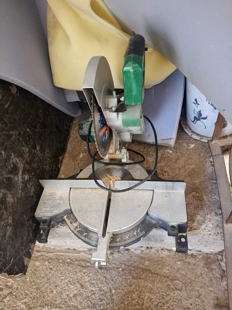 سلام عليكم غراظ معمل دوشمه البيع كمريسر حجم كبير 250 نظيف وكلشي ما بي كتر كص جديد وصيني هيه ولميز حديد ومدسات دوشمه وسدس مزدوج وىف واحد يعني الله شهاد هواي غراظ صونده مال هوه فوك 50متر كبس هواي غراظ يعني معمل كامل نقص شي قليل تجي وتشوف   سكويه مال تقريم جديده يعني ما بي نقص بس مكينه خياطه ولولب وجم ميز اني عفتهن من شلت ابيع  هيج ما ابيع حاجه وحده كلهن شيله وحده رايده قفل 750الف وهاذه رقمي***********
