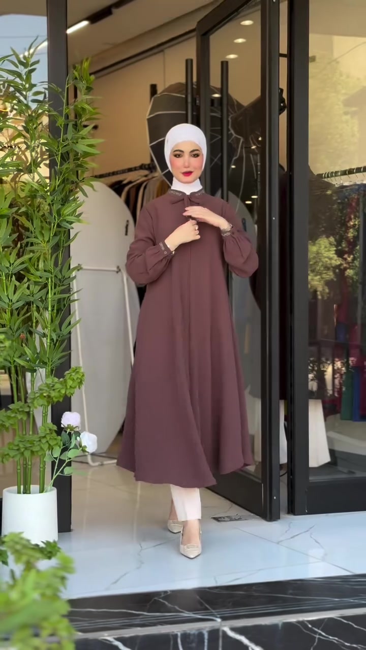 ⁨	⁨ ⁨ إطلالة تجمع بين الأناقة والراحة 🤍
✔️ خامة تركيه جدا راقيه 
✔️ تصميم راقٍ بقصة مريحه 
قياس 38, 40, 42, 44, 46, 48 
كب موديل راقي گصه كلوش عريضه 
للحجز والأستفسار عبر الرسائل 📩
واتساب ***********
#fypシ #hijab #اكسبلور⁩
