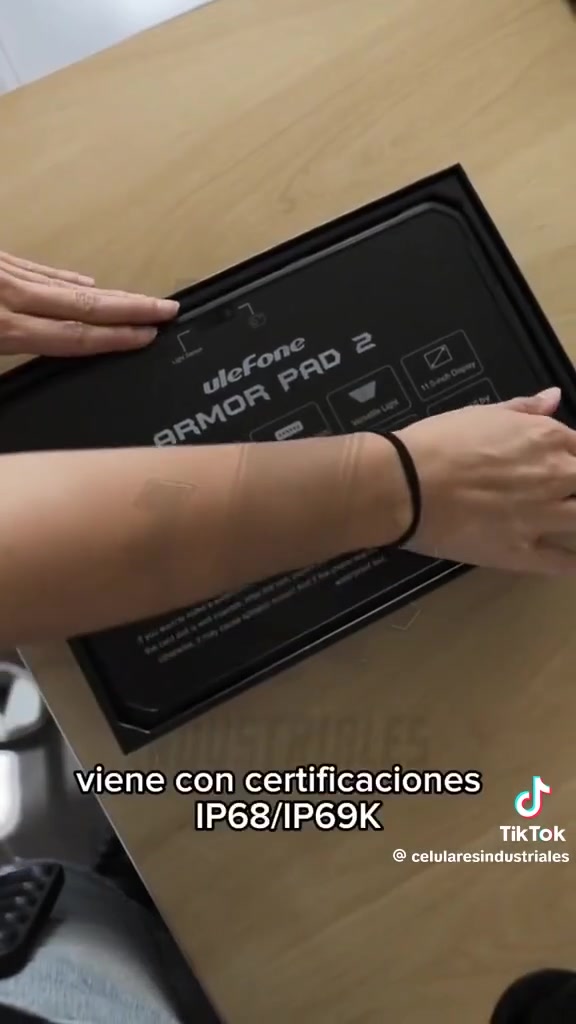 هذا الصندوق يحتوي على Ulefone Armor Pad 2، وهو جهاز لوحي متين مصمم للاستخدام في الظروف القاسية.يأتي الجهاز بشاشة حجم 11 بوصة، وذاكرة وصول عشوائي (RAM) سعة 8 جيجابايت، وذاكرة تخزين داخلية 256 جيجابايت.يتميز الجهاز بمعايير حماية IP68/IP69K، مما يعني أنه مقاوم للماء والغبار
🔋 البطارية والشحن (الطاقة العملاقة)السعة: بطارية ضخمة جداً بسعة 18,600 مللي أمبير تدوم لأيام من الاستخدام المتواصل.الشحن: يدعم الشحن السريع بقوة 33 واط عبر منفذ Type-C.الشحن العكسي: يمكن استخدام التابلت كـ "باور بانك" لشحن الهواتف والأجهزة الأخرى في حالات الطوارئ
السعر 400 الف
التواصل خاص أو الاتصال على الرقم 
***********
