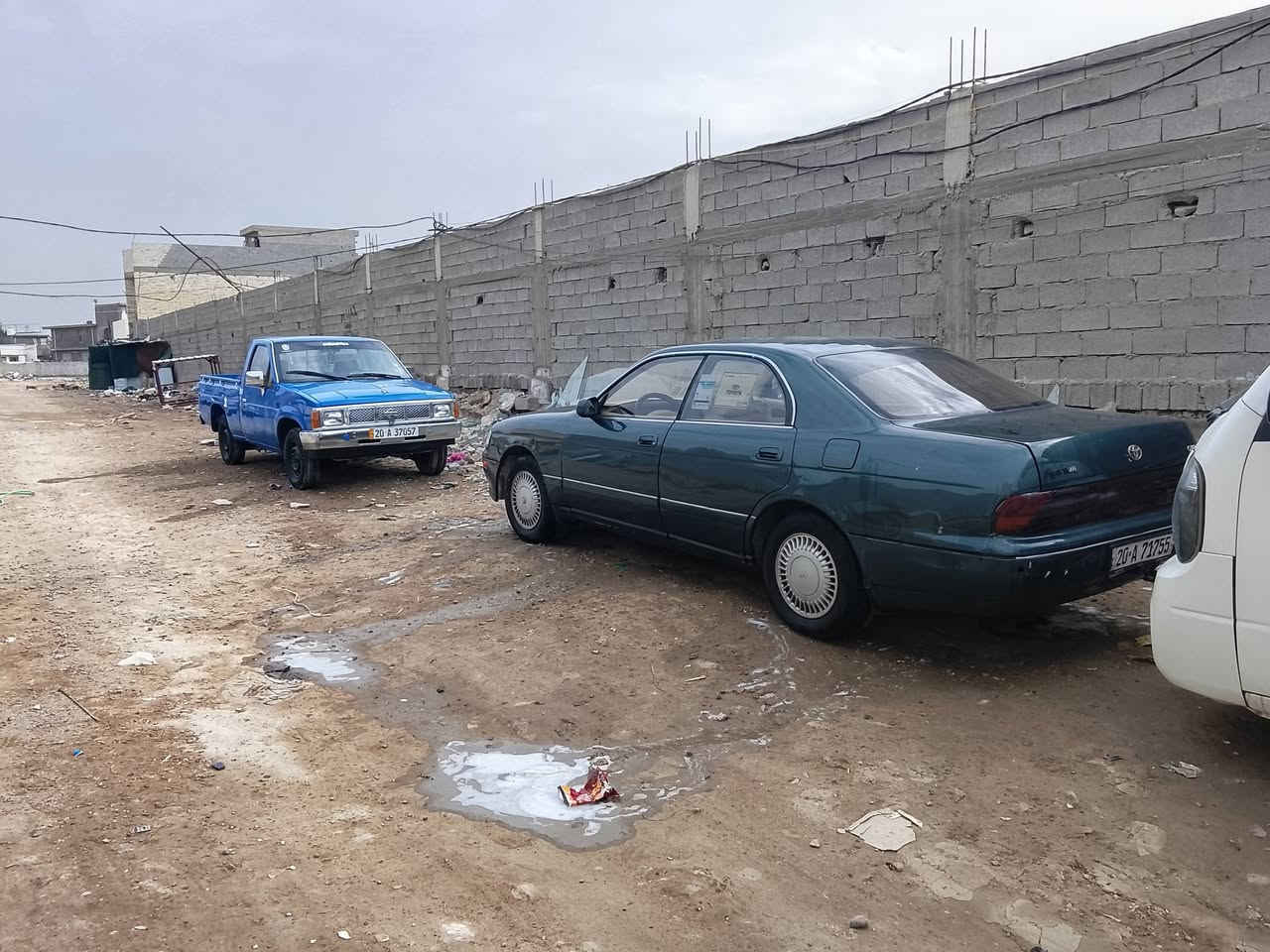 السلام عليكم بطه متصل للبيع موديل 1992لون زيتوني دوشمه غرفة  كاملة محدثة لون بيجي رقم ديالى انكليزي بسمي صدر جديد تخم تايرات جدد كير اوتوماتيك كير ومكينه بلاديات السعر 55وبيها مجال بصيط هاتف ***********العنوان بغداد شهداء
