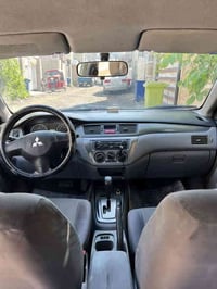 لانسر. 2011 مصبوغة حزام. وبيها ضربة بجاملغ الخلفي. دواخل حلوه تبريد ثل...