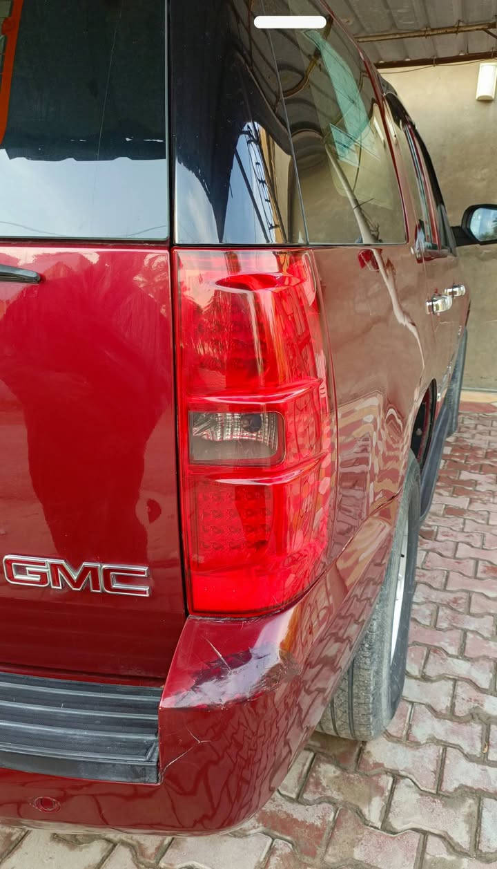 ج ام سي يوكن  موديل 2011  وارد خليجي محرك 5.3 اللون احمر سياره بدون حادث بدون تبديل بدون صبغ ماعدا بارد قليل عند فتحه البانزين وكما موضح بالصورة
المواصفات: كشن السايق كهرباء 
دوسات البانزين والبريك كهرباء 
مانع انزلاق ، نظام Dod تحويل من 8الى 4سلندر 
مرايات شفط +اشاير بالمرايا + تحكم بالمرايا كهربائي 
حساسات خلفيه   ، تشغيل عن بعد 
كير ومحرك واكسل بحاله جيده جدا 
تبريد بحاله ممتازه 
الصدر الامامي والخلفي جديد 
تايرات جديده 
منضومه زنون كامله 
السعر  230ورقه  
للاستفسار على الرقم متواجد من 9 صباحا الى 9ليلا 
***********
