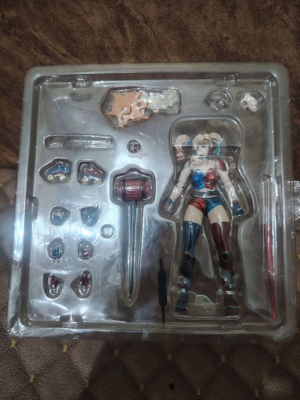 شخصية اوبتيموس برايم 
نسخة فيلم ترانسفورمرز وان


**إذا كنت صاحب هذا الإعلان وتريد حذفه لأي سبب، رجاءا أرسل رسالة إلى الدعم الفني**