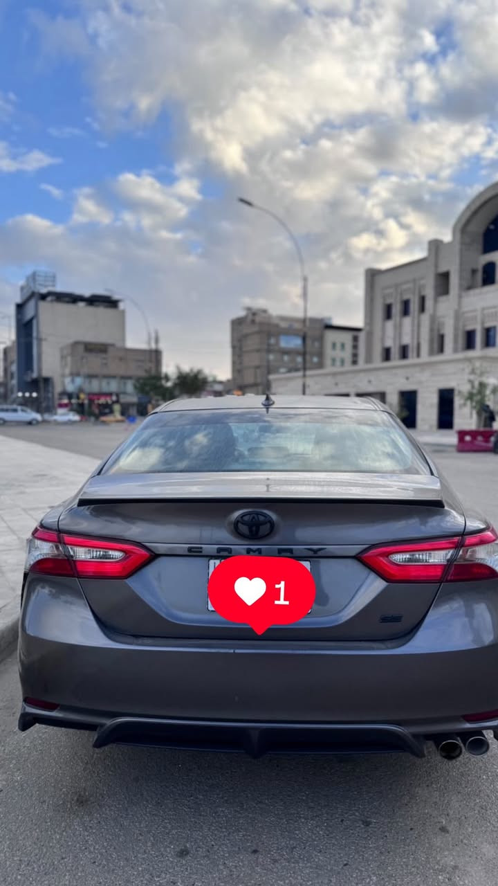 كامري 19 رمادي غامق ميتاليك سياره جديده من جميع النواحي رادار امامي داخل اسود جلد المرغوب اشاير مري توقف ذاتي تحديد مسار تحكمات جهتين عداد مسافه 68 الف حقيقي رقم بابل تواصل معه صاحب السياره ***********
