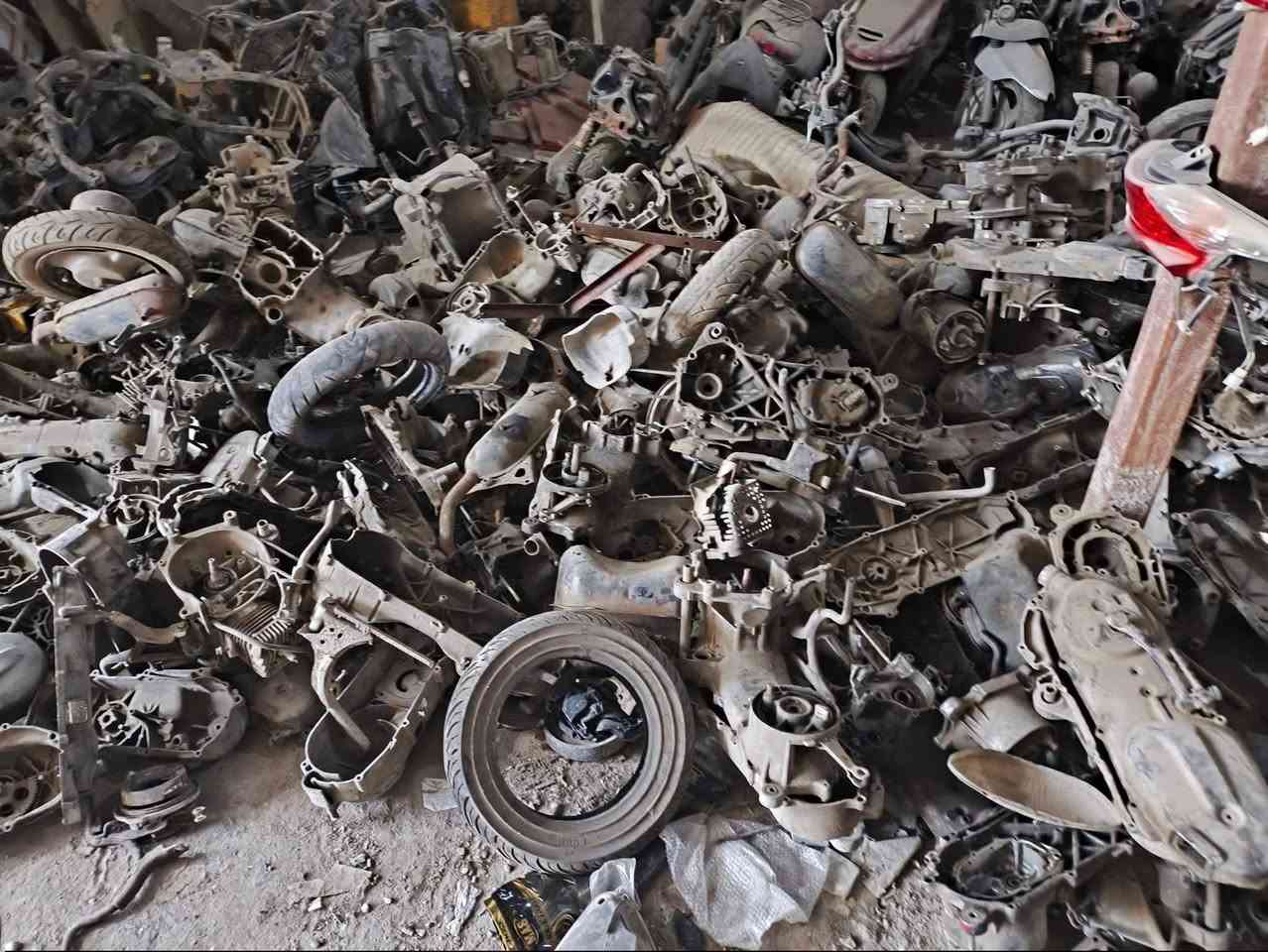 شتريد غراض
بيجي كفرات
 اصليه سوادات 
ملاح 
مكاين يابني 
قبط تبريد 
سوبيه 
شاصي 
دبلات 
تبت دهن 
سكان 
وجميع الدراجات 
***********
