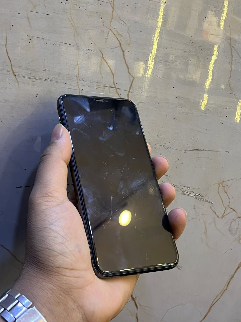 11promax
256 
بطاريه مستبدل اصلي 
باقي جهاز لوك كلا بحاله سليمه 
فقط شاشه بيهه سكراش خفيف 
لون الاسود 
فيس ايدي شغال 
سعره 250 قفل 
عنوان بغداد ***********
