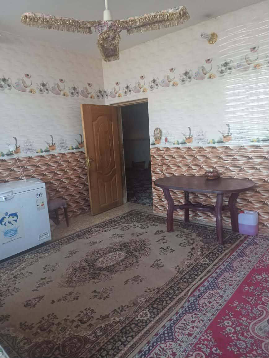 دار للبيع
المساحة: 200 متر
يتكون من: غرفتين نوم + كلدور + صالة + مطبخ
الصحيات: داخلية وخارجية
الطابو: زراعي سند 25
التحويل: مباشر باسم المشتري
📍 الموقع: تقاطع العلوية شريفة
🚗 عرض الشارع: 10 متر سعر 70 وقابل للتفاوض 
⚡ الخدمات متوفرة: ماء + كهرباء + مولد خط ذهبي
📞 للاستفسار: ***********
