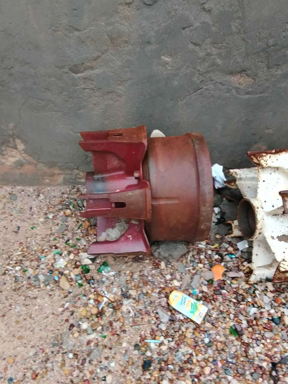 السلام عليكم قطع دنكير كامله الماني اوياله ثلاثه قطع و ودناكير كامله ورواجز كامله وطواق 3 الاتصال ***********
