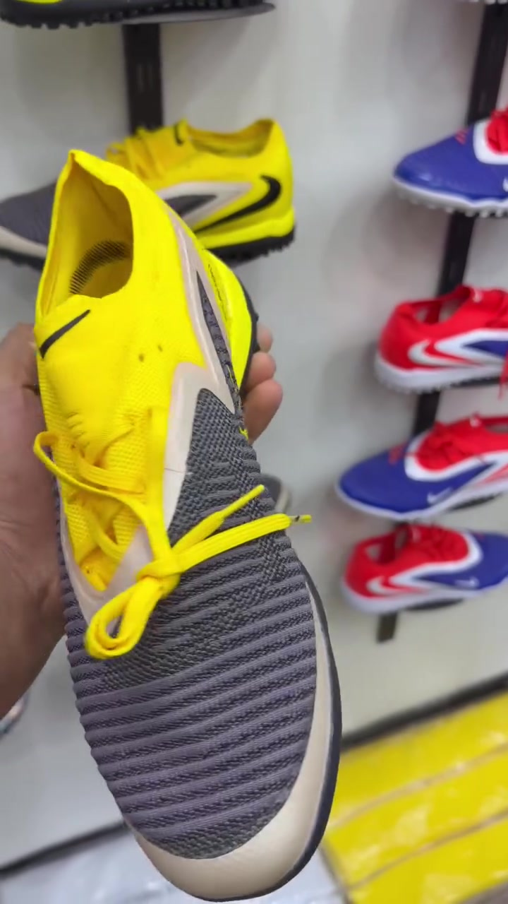 توفر حذاء ڤانتوم اصلي ماستر كوالتي👟.
القياسات من41-44📐.
العنوان📍:كربلاء شهداء سيف سعد قروب كهربائيات الماس 
للتواصل والحجز📞:
***********
***********
اسم المحل:تجهيزات العمدة للفرع الثاني⚽️.

