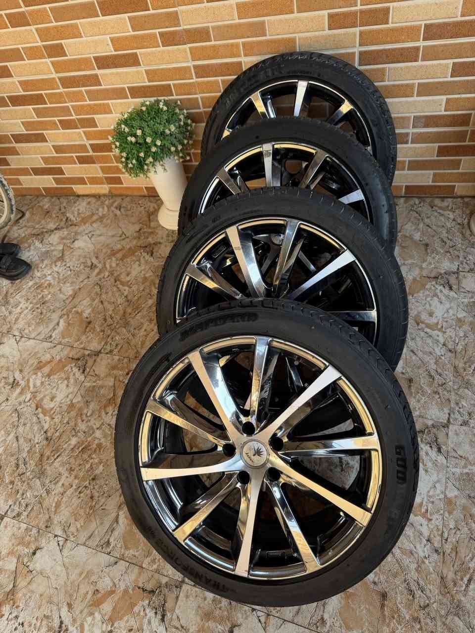ويلات + تايرات تخم كامل كروم شاهينه  حجم19 رياضي تايرات نضيفه فقط ويلين بيهن عوج بسيط واثر خلع تاير واحد بس تريدهن سبيرات او تخم جاهزات السعر  قيم بما يرضي الله واخذ + كبات نيسان صني للبيع جدد بعدهن بجيسهن .


**إذا كنت صاحب هذا الإعلان وتريد حذفه لأي سبب، رجاءا أرسل رسالة إلى الدعم الفني**