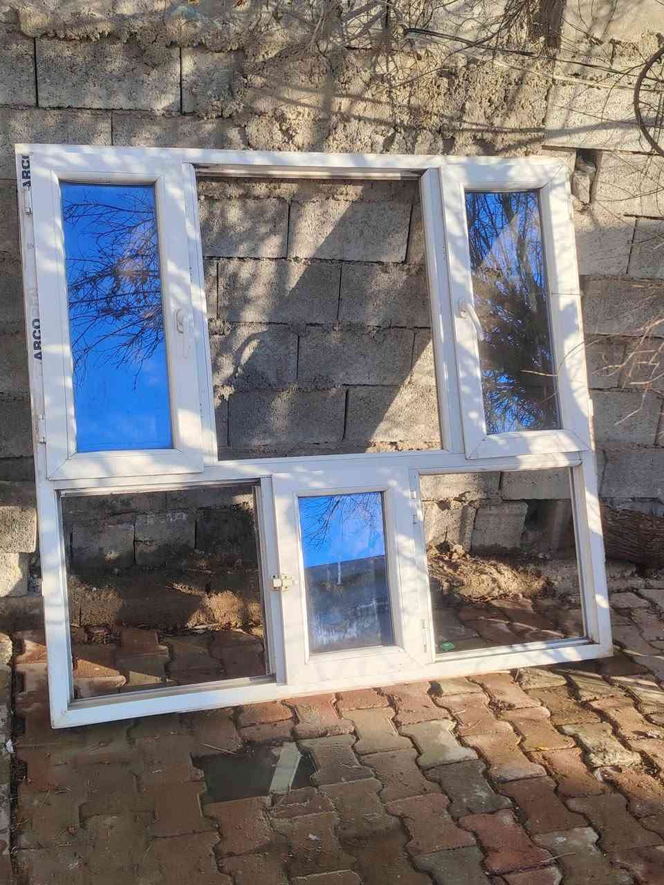 للبيع شباك او باب نصضاف السعر 110 او بي مجال قليل  اتصل ***********
