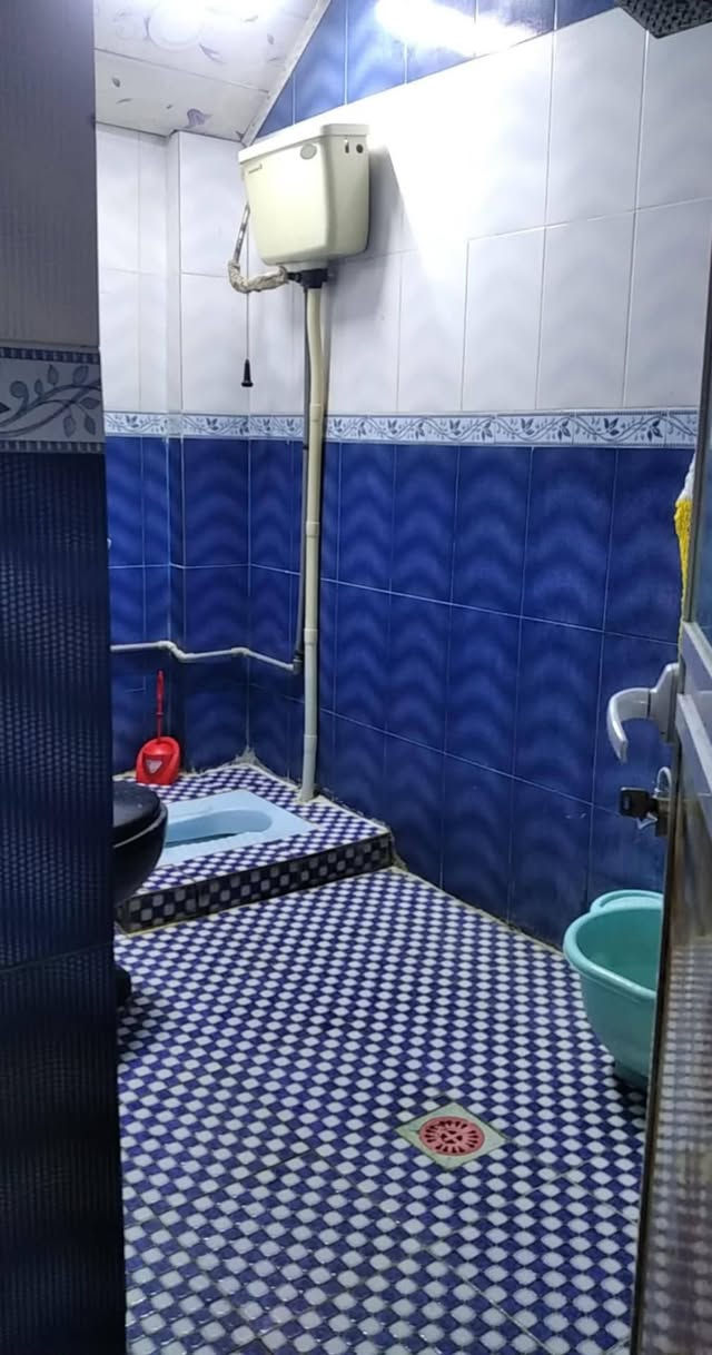 بيت للبيع شارع 80 طريق شريفه الجديد زراعي سند25 المساحه 150طابقين بي اربع غرف نوم ومطبخ وهول وصاله وحمام فوك وجوه اي استفسار الاتصال ٠***********
