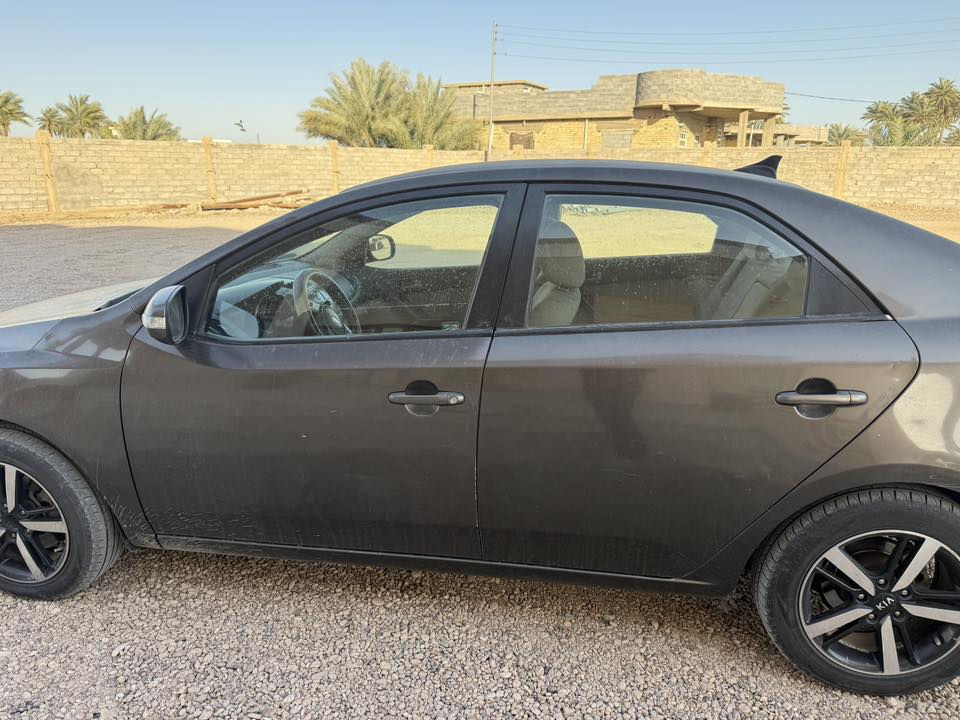 السلام عليكم فورتي 2010امريكي محرك 2000تخم تاير صدر جديد رقم انبار ***********
