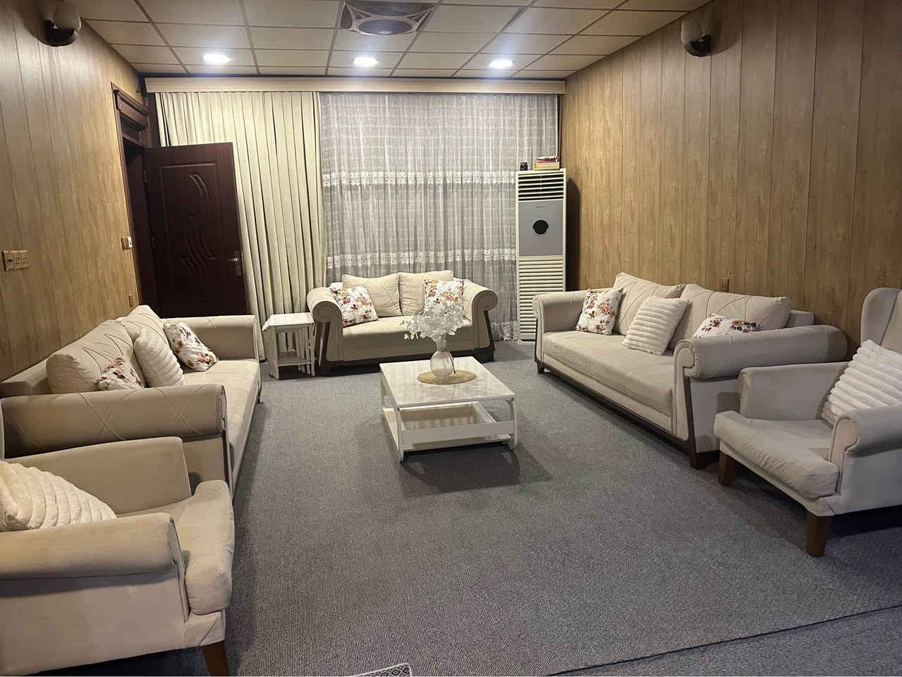 زۆر تازەو بێ عەیبە ٢ ڕەنگ قوماشی گۆشەی لەگەڵە *********** السليمانية, العراق
