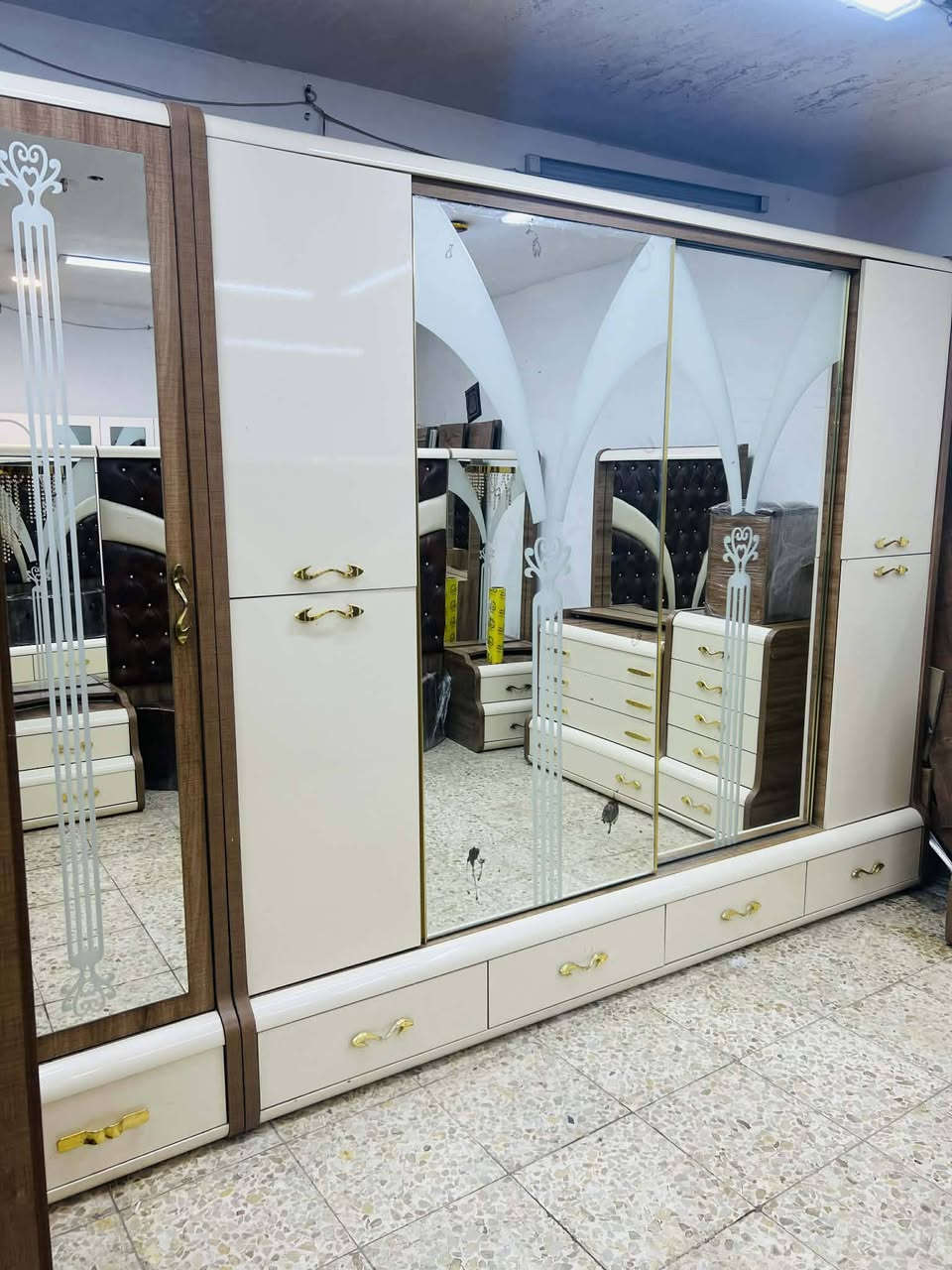 ✨ غرفة تركي  اصلي بلوك 11 قطعة ✨
سرير مخزن  ضهر بلوك
 قماش وتر بروف أصلي
✨ نظافة 95 /💯

🚚 شد ونقل مجاني داخل بغداد
📦 توصيل للمحافظات بكروه


**إذا كنت صاحب هذا الإعلان وتريد حذفه لأي سبب، رجاءا أرسل رسالة إلى الدعم الفني**