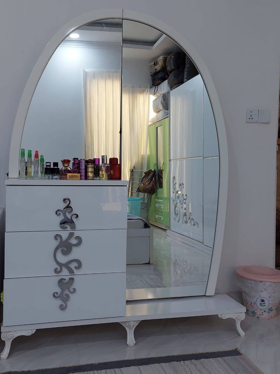 مكلف بلنشر غرفه متل ما موضح بلصور سعر ٢٥٠ فيه مجال شراي يتصل علرقم***********
