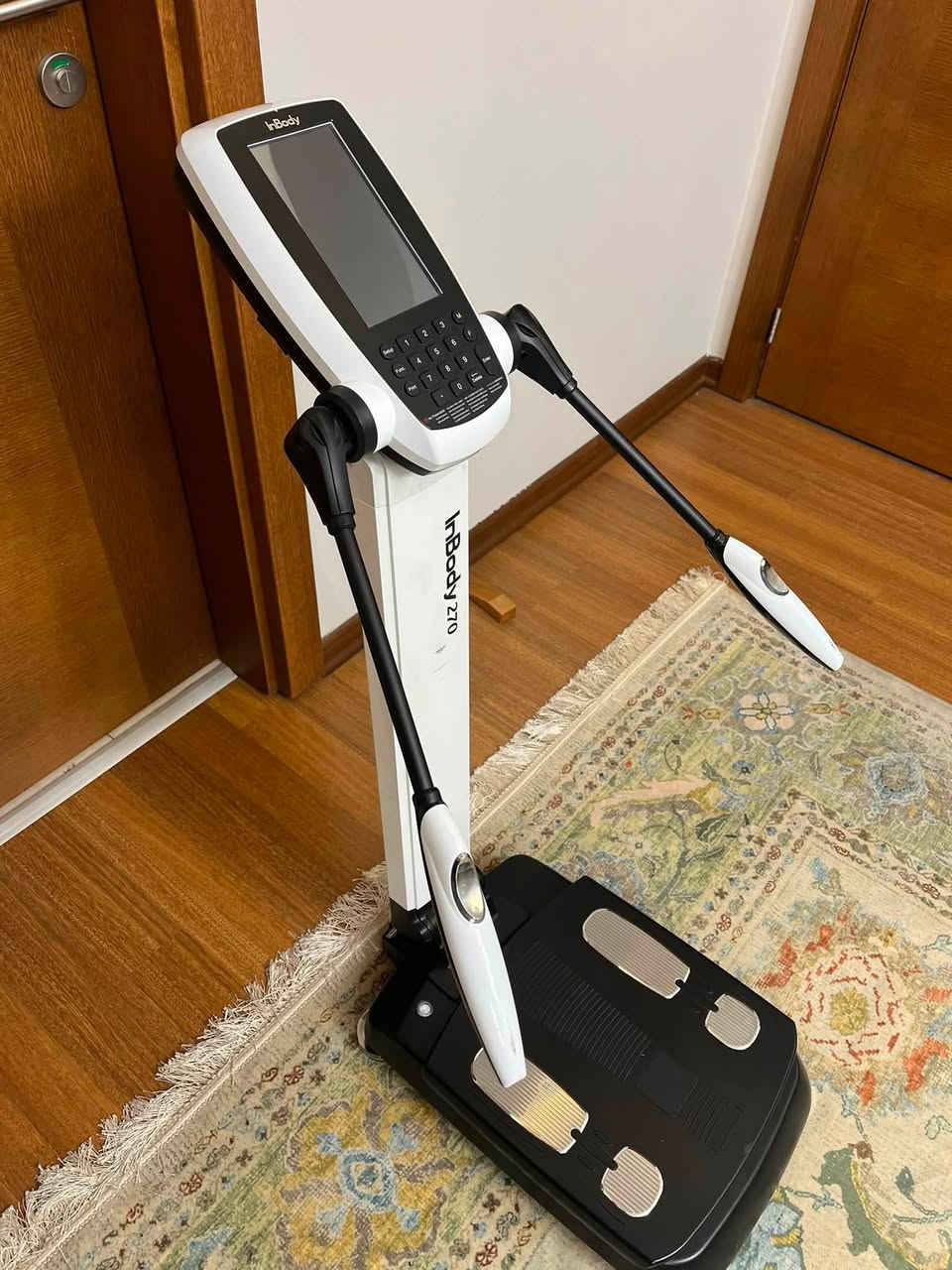 للبيع

أجهزة Body Composition Analyzer

من شركة InBody Machine الكورية 🇰🇷

أجهزة احترافية لتحليل مكونات الجسم، تقيس بدقة:

✅ الوزن

✅ نسبة الدهون في الجسم

✅ الكتلة العضلية

✅ نسبة الماء في الجسم

✅ الدهون الحشوية

✅ والعديد من المؤشرات الصحية التي تساعد في تقييم ومتابعة اللياقة والصحة.

مناسبة للعيادات، النوادي الرياضية، مراكز التغذية، ومراكز التخسيس.

طريقة الاستخدام سهلة جداً، حيث يقف الشخص على الجهاز ويمسك المقابض، وخلال أقل من دقيقة تظهر النتائج مع إمكانية طباعة التقرير مباشرة.

🔹 الأجهزة مستخدمة وبحالة جيدة جداً.

🔹 كاملة الملحقات.

🎁 الطابعة الأصلية مرفقة مجاناً.

💰 السعر: 2,500,000 دينار عراقي للجهاز الواحد.

الموقع : بغداد / شارع فلسطين 

📞 للتواصل: ***********
