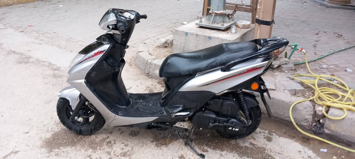 دراجه سكنس نظيفه مكلف بالنشر كلها بلاديه رقم صاحبها هاتف *********** محرك بحاله جيده جدآ والنظافه موضحه
