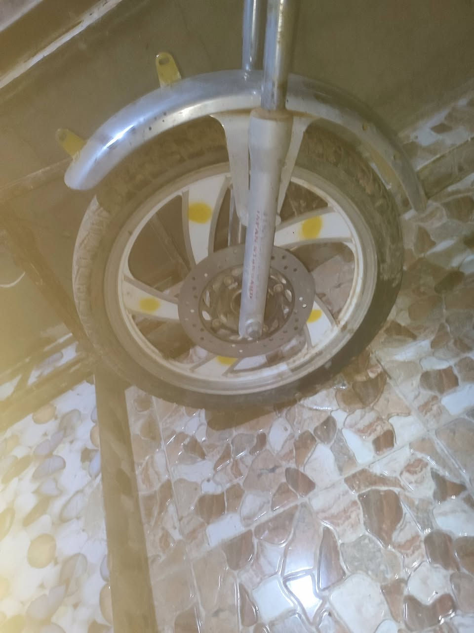 السلام عليكم
محرك جني ابو الكلة للبيع  وصالنصة
ويالةوتايرات جني بلكين للبيع وسيباية  بلادي ***********
