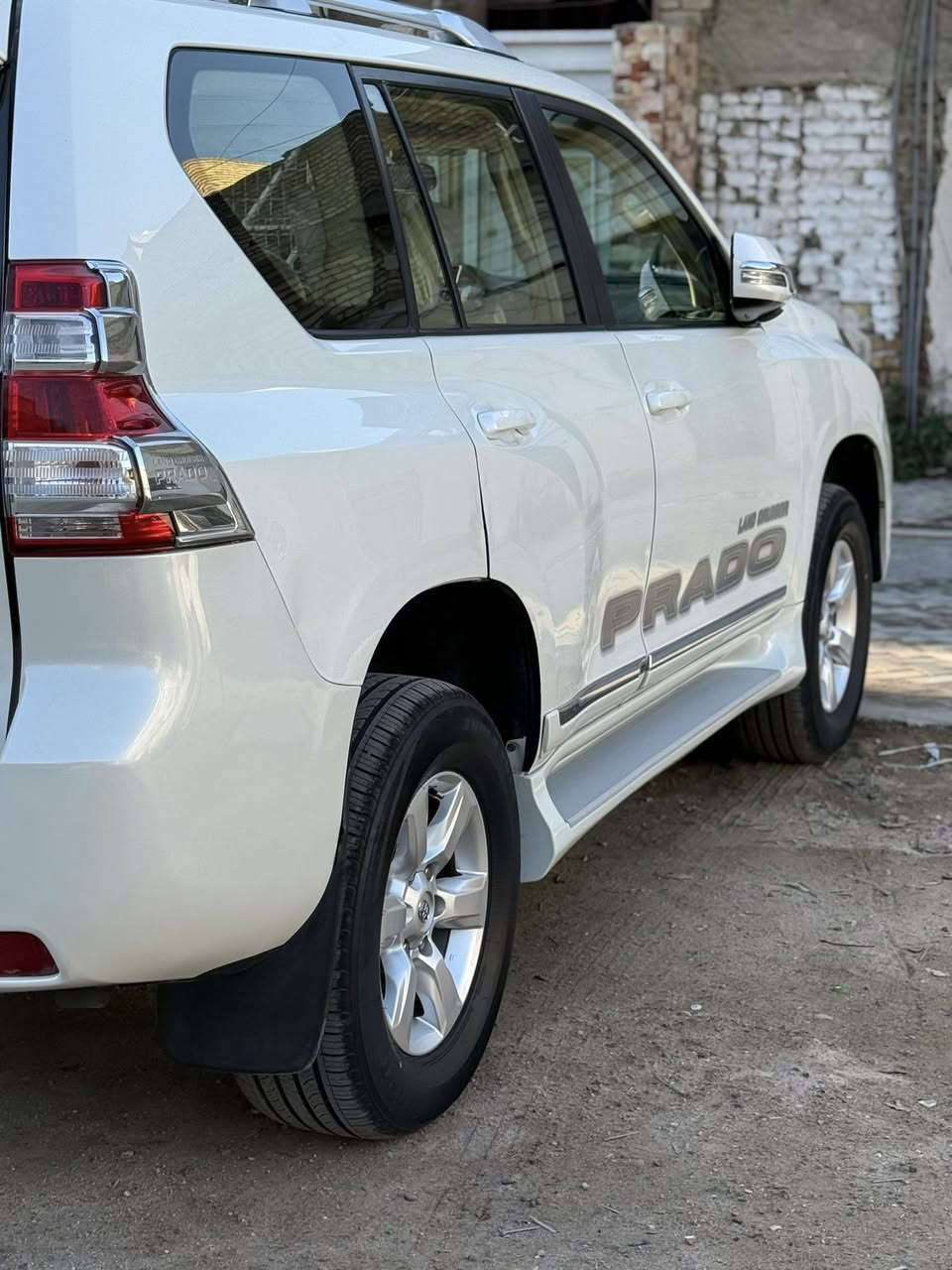 برادو  موديل 2014 محرك 4 سلندر  7راكب رقم اربيل هزه جديدة بااسمي السيارة دخل مغلف جلد السيارة صبغ دعاميات فقط جاهزه من كل النواحي كير محرك صدر طخم تاير جديد مكان السيارة بغداد السعر دفترين ونص

‭0770 430 6354‬
